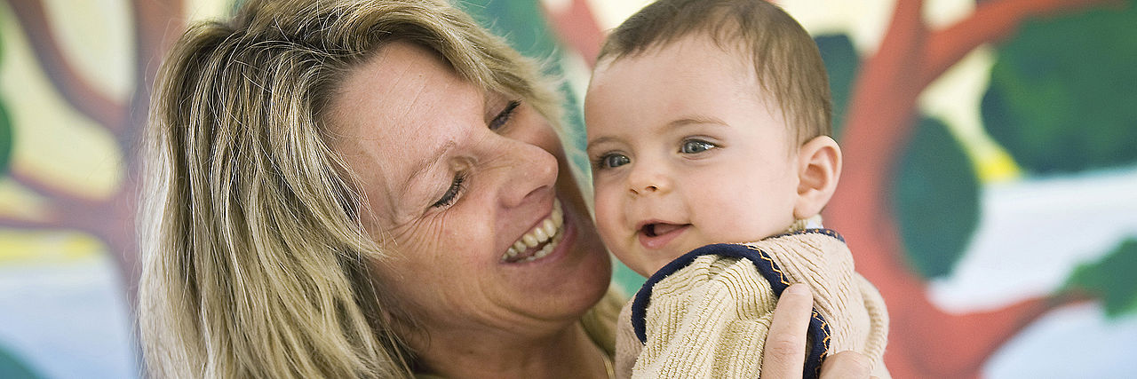 Portrait einer Mutter mit Baby. 